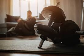 澎湃预测国足首发：后腰王上源、前腰韦世豪，塞尔吉尼奥替补